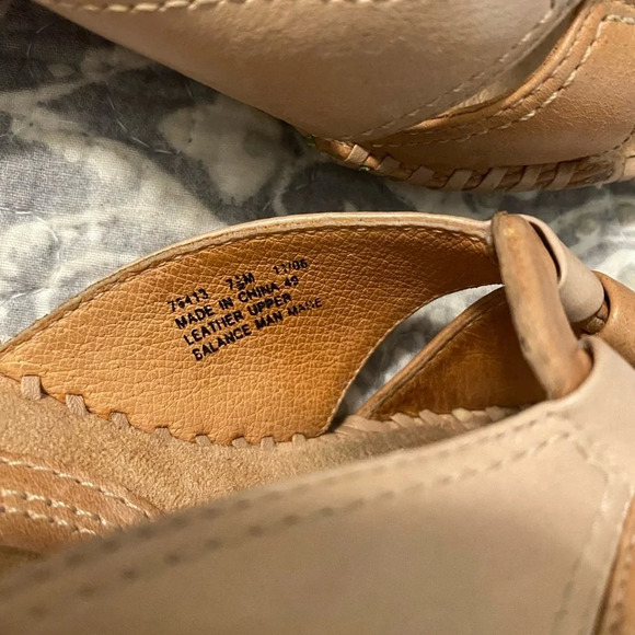 Clarks Artisan Leather two toned tan wedge 7.5 - Picture 3 of 6